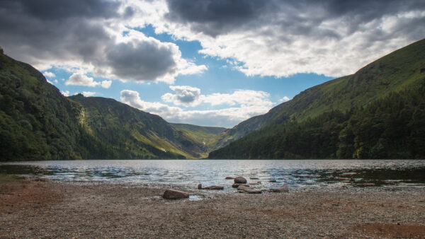 Wonders of Wicklow chauffeur driving tour - a photograph of the lake from the beach