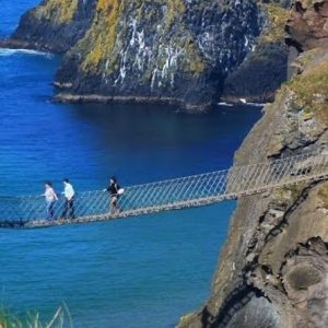 Giants Causeway and Belfast 2-Day Private Chauffeur Tour from Dublin